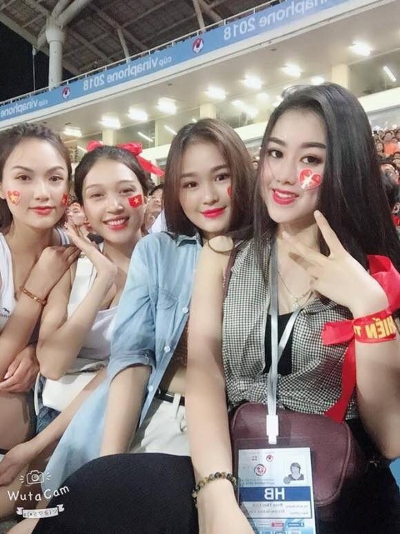 Cổ động viên Việt Nam nằm trong top đẹp nhất AFF Cup 2018 - 4 Cổ động viên Việt Nam nằm trong top đẹp nhất AFF Cup 2018 - 4