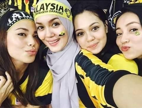 Cổ động viên Việt Nam nằm trong top đẹp nhất AFF Cup 2018 - 24 Cổ động viên Việt Nam nằm trong top đẹp nhất AFF Cup 2018 - 24