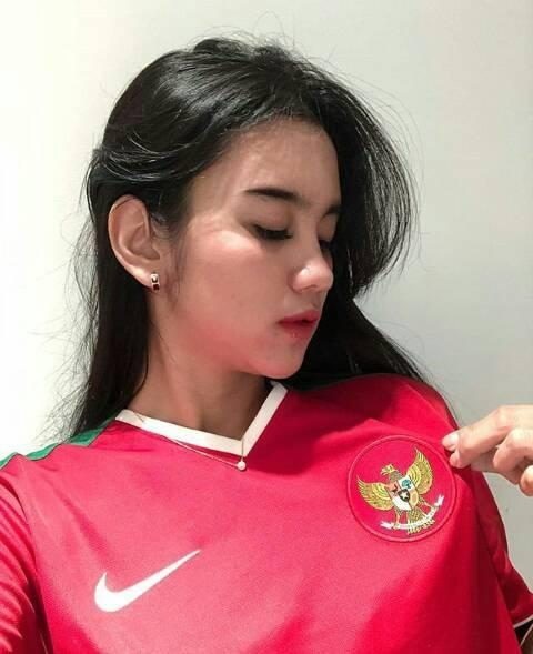 Cổ động viên Việt Nam nằm trong top đẹp nhất AFF Cup 2018 - 18 Cổ động viên Việt Nam nằm trong top đẹp nhất AFF Cup 2018 - 18