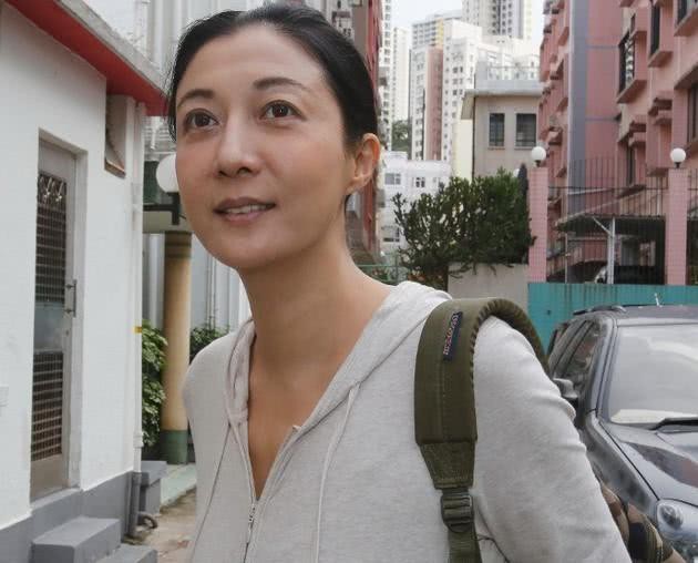 
Ngô Ỷ Lợi không gặp con 1 năm nay và không hay biết về quyết định kết hôn của con gái trước khi báo giới đăng tải.
