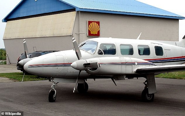 Phi công Australia ngủ gật trong buồng lái, máy bay bay quá điểm đến gần 50 km - 2 Piper PA-31 Navajo VH-TWU (Ảnh: Wikipedia)