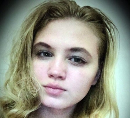Không ngáo đá vẫn đâm bạn trai vì nghĩ mình là ma cà rồng đi tiêu diệt người sói - 1 Ekaterina Tirskaya tự cho mình là một ma cà rồng