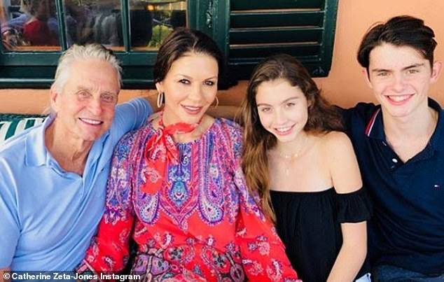 Catherine Zeta-Jones tiết lộ hôn nhân rất cởi mở - 3 Catherine Zeta-Jones tiết lộ hôn nhân rất cởi mở - 3