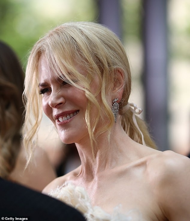 Nicole Kidman vẫn rạng ngời ở tuổi 51 - 3
Nicole Kidman trẻ đẹp đáng kinh ngạc trên thảm đỏ