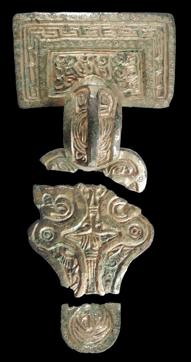 Phụ nữ Anglo-Saxon được chôn cất cùng các trang sức xa xỉ - 2 Trâm cài được tìm thấy tại nghĩa trang Anglo-Saxon - Ảnh từ Đại học Sheffield