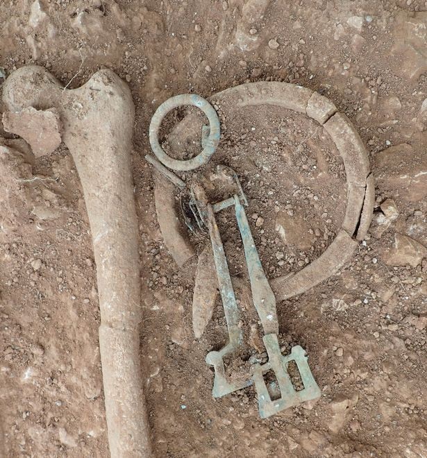 Phụ nữ Anglo-Saxon được chôn cất cùng các trang sức xa xỉ - 3 Một loại thắt lưng bạc thường gắn liền với các cộng đồng Jutes ở Kent - Ảnh từ Đại học Sheffield