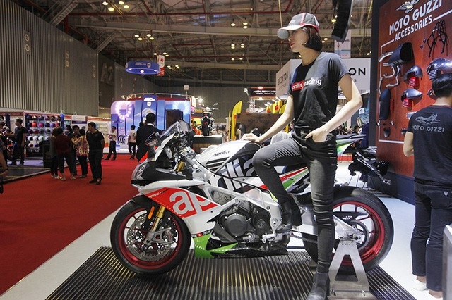 Piaggio sẽ đưa xe máy điện Vespa Elettrica về Việt Nam - 3 Mẫu Aprilia RSV4