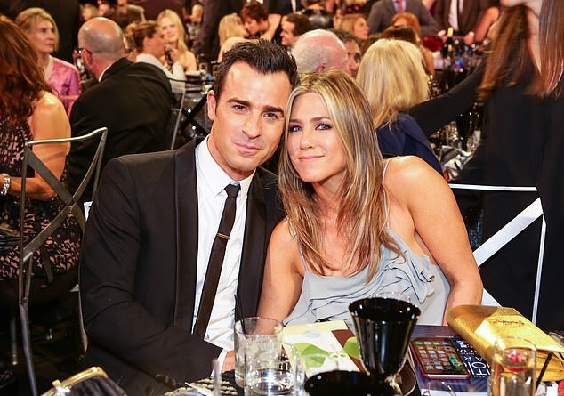Jennifer Aniston phải đi trị liệu để vượt qua nỗi buồn hôn nhân tan vỡ - 2 Jennifer Aniston phải đi trị liệu để vượt qua nỗi buồn hôn nhân tan vỡ - 2