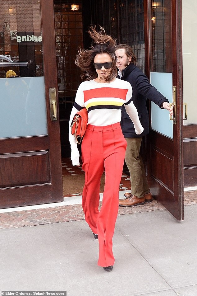 David Beckham đưa con đi chơi tại London - 7
Trong khi David Beckham cùng các con ở Anh thì Victoria Beckham bận rộn với công việc tại Mỹ