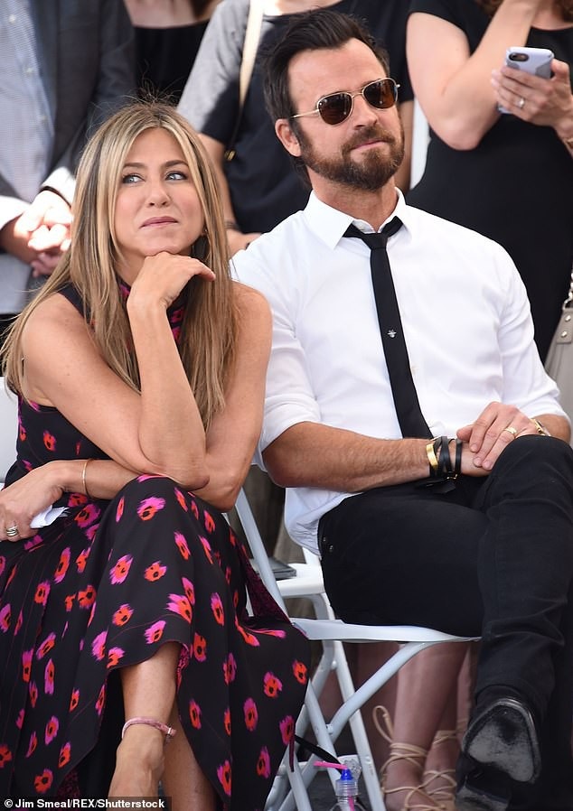 Jennifer Aniston phải đi trị liệu để vượt qua nỗi buồn hôn nhân tan vỡ - 1 Jennifer Aniston phải đi trị liệu để vượt qua nỗi buồn hôn nhân tan vỡ - 1