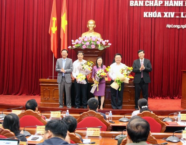 Quảng Ninh có 2 tân Phó Bí thư Tỉnh ủy - 2
Hội nghị cũng bầu bổ sung 3 Uỷ viên thường vụ Tỉnh úy (ảnh QTV)