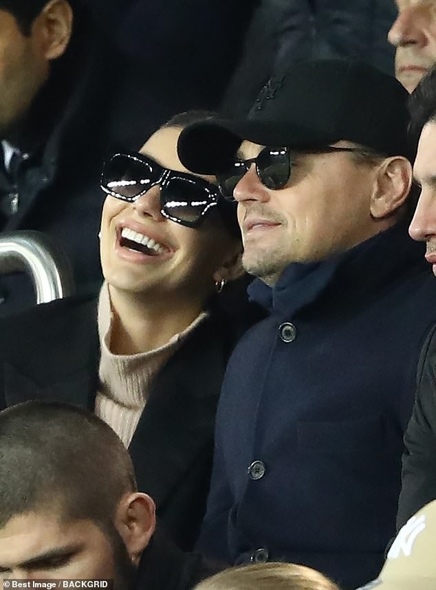 Leonardo DiCaprio hạnh phúc bên bạn gái kém 23 tuổi - 4
Cặp đôi lệch tuổi hẹn hò từ tháng 12 năm ngoái và Camila Morrone cũng là 1 người mẫu áo tắm - như nhiều bạn gái khác trong quá khứ của Leo