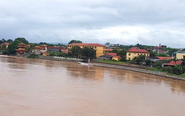 Bắc Giang: Yêu cầu doanh nghiệp công khai minh bạch trong việc đào cát trên sông Lục Nam - 1
Dòng sông Lục Nam, khu vực xảy ra vụ sạt lở kè chục tỷ.