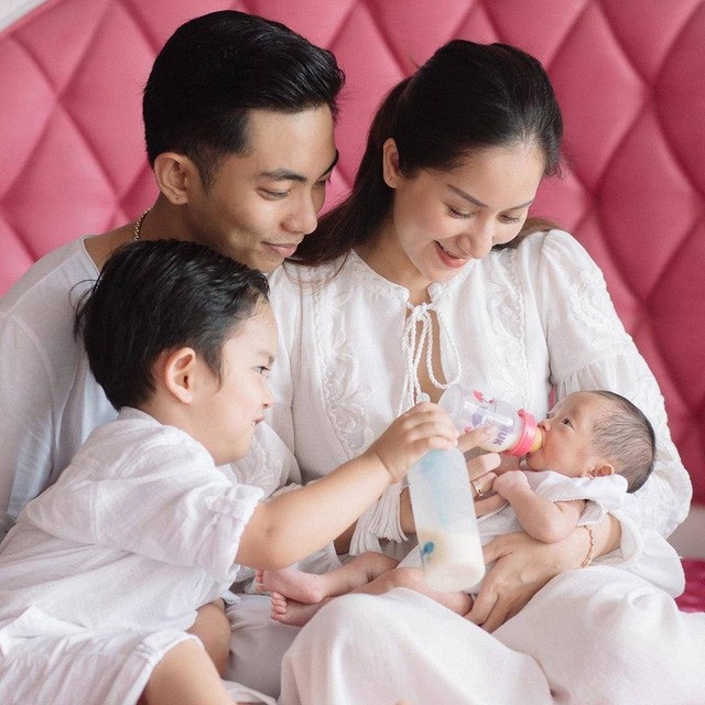 Khánh Thi được chồng trẻ 9x yêu chiều khiến bao người ghen tỵ - 1 Tổ ấm nhỏ ngọt ngào của Khánh Thi - Phan Hiển.