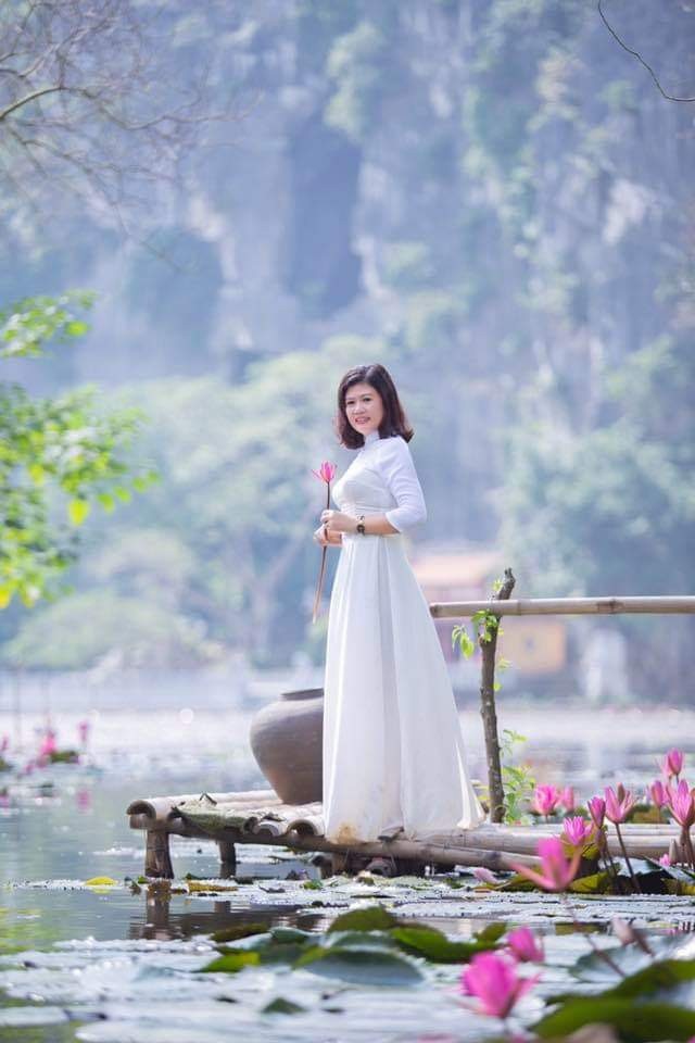 Khám phá điểm du lịch hấp dẫn của xứ Thanh - 7 Trang phục được lựa chọn để chụp ảnh ở đây thường là áo dài, khoe được vẻ dịu dàng, đằm thắm, thướt tha.
