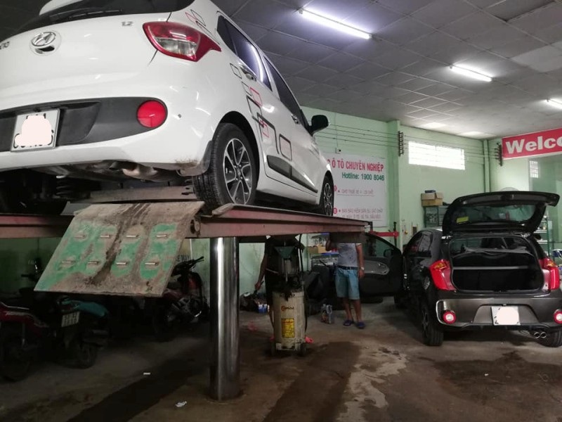TPHCM: Chủ xe ô tô gọi “cháy máy” cho bảo hiểm sau bão số 9 - 3 Lượng xe ô tô đến “cầu cứu” các điểm chăm sóc xe, bảo dưỡng tăng vọt sau bão.
