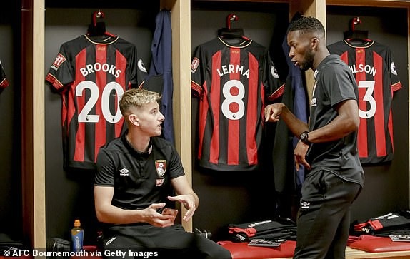 
Trong phòng thay đồ của các cầu thủ Bournemouth
