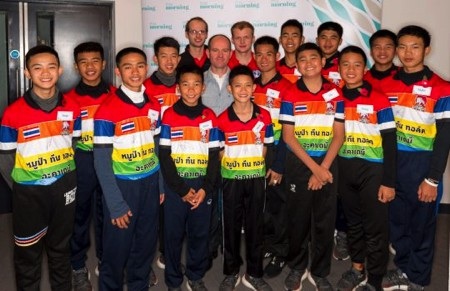 Giữa lùm xùm hiếp dâm, C.Ronaldo bất ngờ có thông điệp gây xúc động - 2 CR7 vô cùng quan tâm tới các thành viên trong đội bóng đá nhí