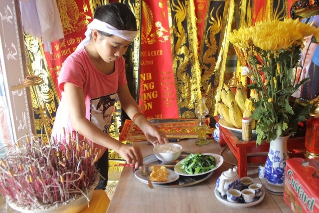 Bạn đọc báo Dân trí ủng hộ gần 53 triệu đồng đến bé Hoài An mồ côi cả cha lẫn mẹ - 1 Bố An vừa qua đời do bệnh nặng, An trở thành đứa trẻ mồ côi