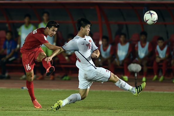 
Duy Mạnh không ngại khi thi đấu tại sân Paanad
