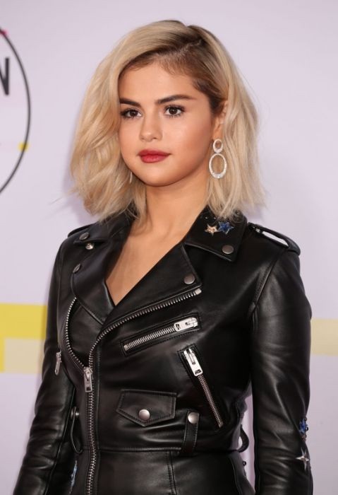 Selena Gomez tâm sự về những “bất an” trong tâm hồn - 3
Selena luôn dặn mình: Hãy cố gắng hết sức và bạn không bao giờ cô độc.