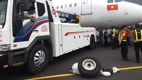 Xử lý nghiêm sự cố máy bay mất lốp khi hạ cánh tại Buôn Ma Thuột - 1 Một chiếc lốp máy bay gặp sự cố đã được tìm thấy