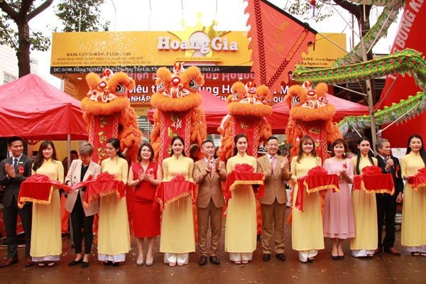 Tập đoàn Hoàng Gia - khát vọng vươn tầm quốc tế - 2 Hình ảnh khai trương chuỗi siêu thị và nhà hàng của Tập đoàn Hoàng Gia trong tháng 11 tại Đăk Lăk.
