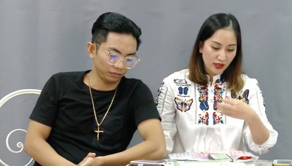 Kiện tướng dancesport Khánh Thi bức xúc khi học trò đoạt giải nhất lại nhận… giải nhì - 1 vợ chồng kiện tướng dancesport Khánh Thi – Phan Hiển đã có buổi livestream dài để chia sẻ về kết quả của hai học trò là Ngọc An - Tố Uyên.