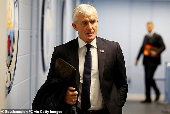 
Mark Hughes trong lần trở lại Eithad, ông từng dẫn dắt Man City nhưng không thành công
