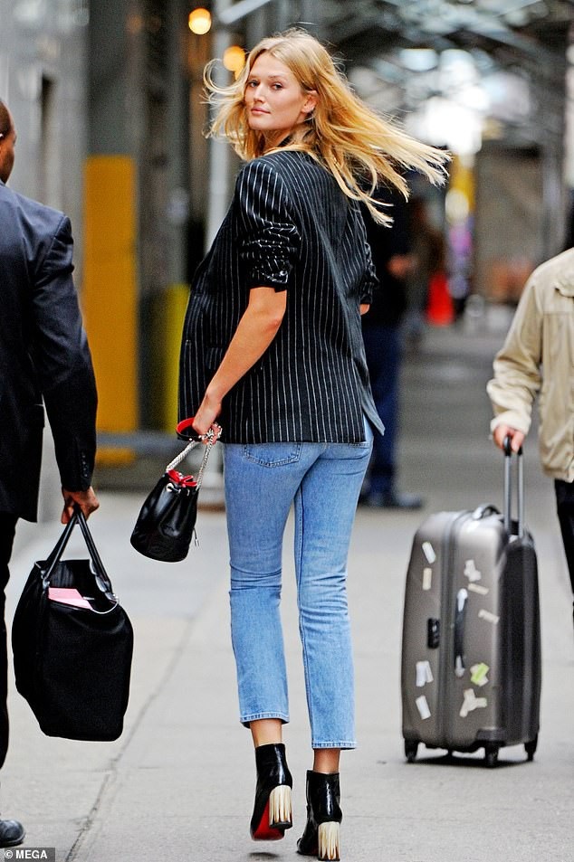 
Đã 5 năm, siêu mẫu Đức mới quay lại trình diễn cho hãng nội y này.
