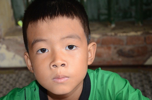 Bố bỏ rơi, mẹ đột ngột qua đời, bé 7 tuổi lay lắt sống cùng ông bà ngoại già yếu - 9 Có bố cũng như không, mẹ không còn trên đời, ông bà ngoại thì già yếu bệnh tật giày vò tương lai đứa trẻ này sẽ ra sao!?
