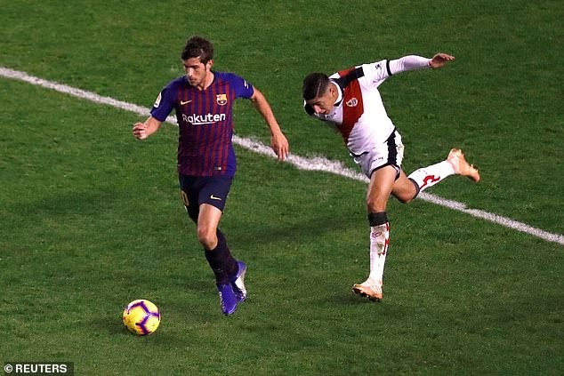 Luis Suarez rực sáng, Barcelona giành 3 điểm đầy nghẹt thở - 3
Trận đấu diễn ra đầy căng thẳng và quyết liệt