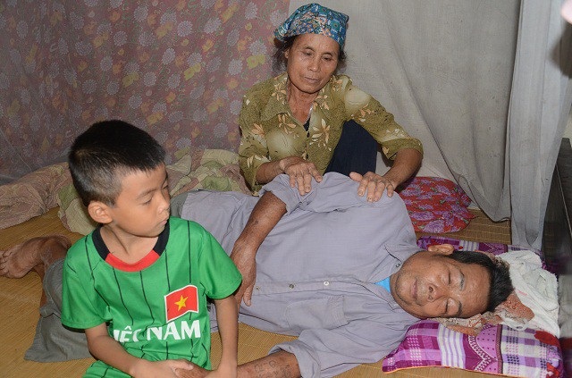 Bố bỏ rơi, mẹ đột ngột qua đời, bé 7 tuổi lay lắt sống cùng ông bà ngoại già yếu - 10 Bố bỏ rơi, mẹ đột ngột qua đời, bé 7 tuổi lay lắt sống cùng ông bà ngoại già yếu - 10