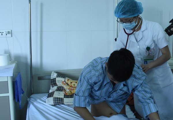 Sán lúc nhúc trong phổi thanh niên 19 tuổi vì món ăn nhiều người Việt thích - 1 Nam bệnh nhân mắc sán lá phổi điều trị tại BV Bệnh nhiệt đới TƯ