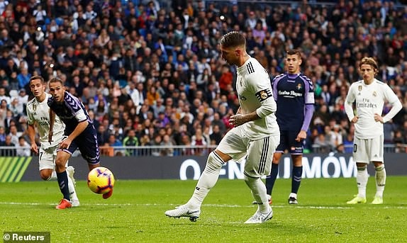 Real Madrid 2-0 Valladolid: Chiến thắng may mắn - 8
Ramos ấn định thắng lợi 2-0 cho Real Madrid trên chấm phạt đền