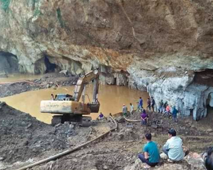 Sập lò khai thác vàng, 2 người mắc kẹt bên trong - 3 Sập lò khai thác vàng, 2 người mắc kẹt bên trong - 3