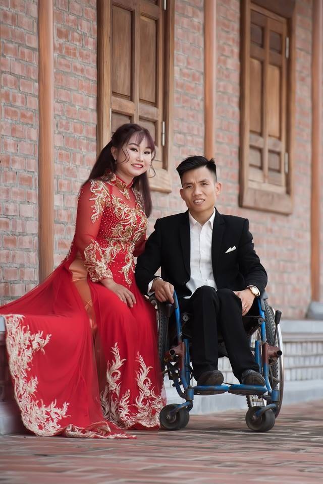 Cô gái Bình Dương “trốn nhà” ra Bắc lấy người chồng ngồi xe lăn - 1 Tình yêu của anh Nguyễn Quang Tạo và chị Phạm Thị Kiều Trang khiến nhiều người xúc động