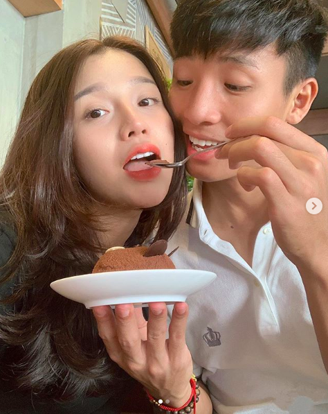 Những khoảnh khắc “tình bể bình” của cầu thủ U23 Việt Nam với bạn gái - 13 Những khoảnh khắc “tình bể bình” của cầu thủ U23 Việt Nam với bạn gái - 13