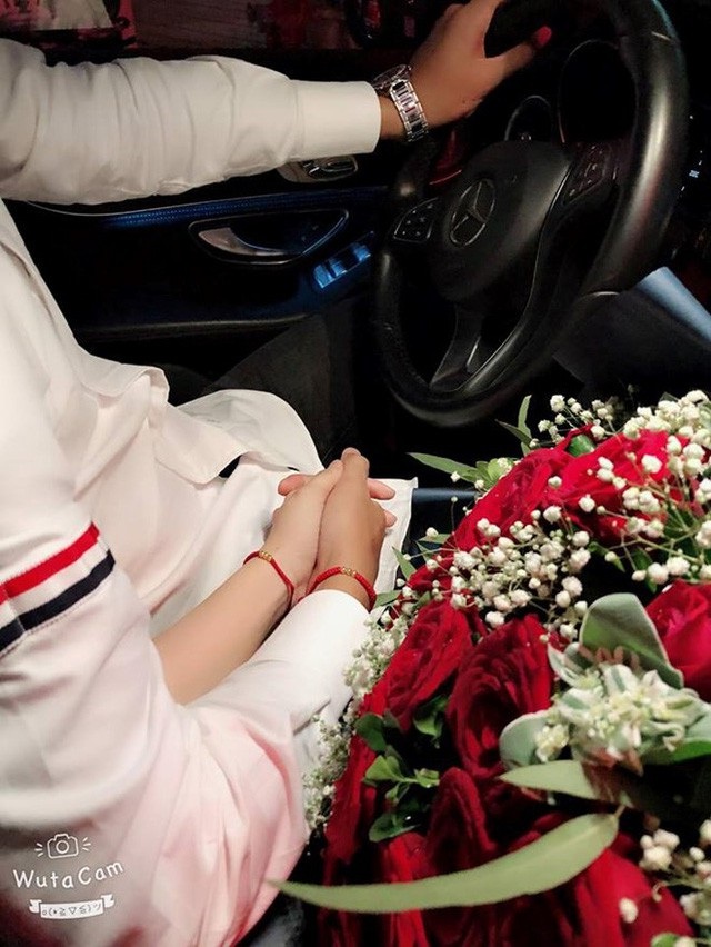 Những khoảnh khắc “tình bể bình” của cầu thủ U23 Việt Nam với bạn gái - 12 Những khoảnh khắc “tình bể bình” của cầu thủ U23 Việt Nam với bạn gái - 12