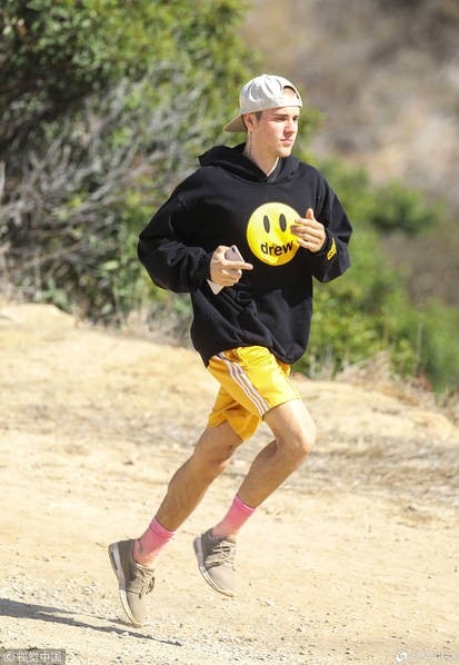 Justin Bieber xuống tóc, trở lại hình ảnh "hotboy" - 7
Fan ủng hộ hình ảnh mạnh mẽ, sạch sẽ và khỏe khoắn này của Justin.