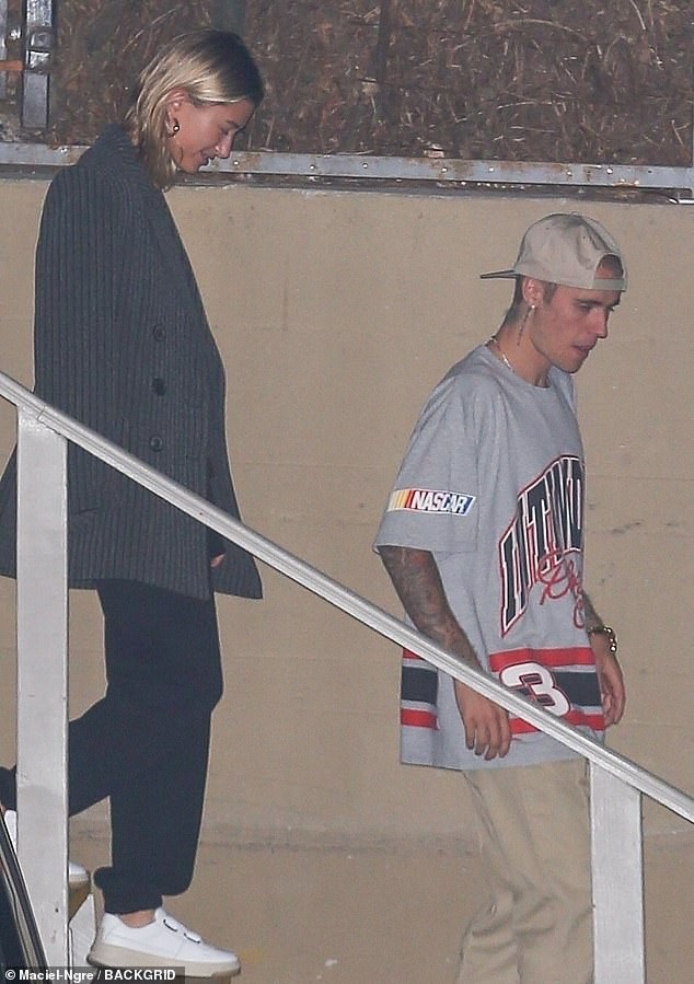 Justin Bieber xuống tóc, trở lại hình ảnh "hotboy" - 12
Hailey và Justin từng hò hẹn ngắn ngủi vào cuối năm 2015 và đầu năm 2016. Cặp đôi nối lại quan hệ vào tháng 6/2018 sau khi Justin chia tay với Selena Gomez. Chỉ một tháng sau khi hàn gắn, Haliey nhận lời cầu hôn của Justin.