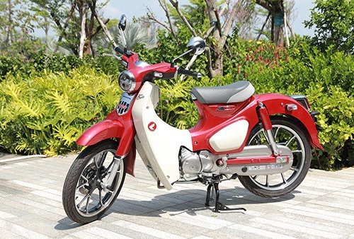 Xe cỏ một thời nay hét giá trăm triệu: Vì tình yêu nên không tiếc tiền - 1
Super Cub 125