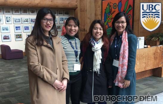 Hội thảo Du học Đại học British Columbia (UBC) – Tấm bằng ĐH danh giá bậc nhất thế giới - 2
Lim Hoa My My – nữ sinh Việt Nam tại đại học danh tiếng UBC (thứ 2 từ bên phải qua) và 2 đại diện Hợp Điểm (ngoài cùng bên phải)