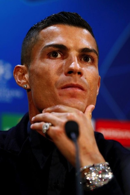 Tố cáo C.Ronaldo hiếp dâm, Kathryn Mayorga phải ở ẩn 1 tháng - 3 C.Ronaldo vẫn đang lao đao vì scandal hiếp dâm