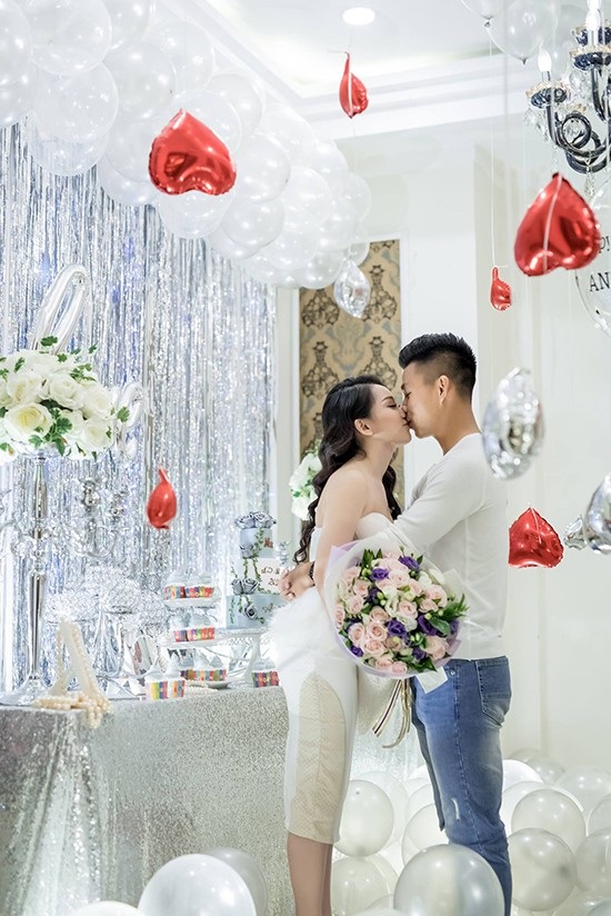 Những khoảnh khắc “tình bể bình” của cầu thủ U23 Việt Nam với bạn gái - 3 Những khoảnh khắc “tình bể bình” của cầu thủ U23 Việt Nam với bạn gái - 3