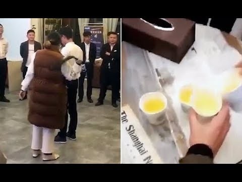 Ảnh chụp màn hình đoạn video cho thấy các nhân viên công ty nghi vấn bị ngược đãi (Ảnh: Yahoo SG)