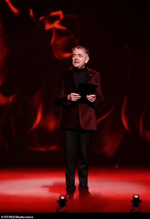 “Gái một con” Cheryl Cole đẹp dịu dàng và quyến rũ - 7
Mr Bean Rowan Atkinson cũng tham gia chương trình này.