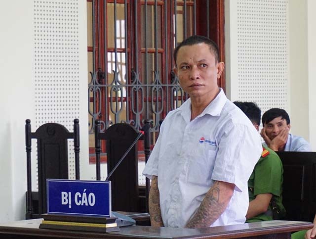 Trộm bất thành, chém hàng xóm 23 nhát dao - 1 Bị cáo Nguyễn Văn Quân tại phiên tòa.