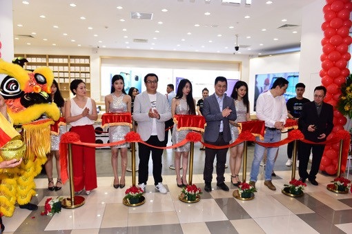 Hơn 2000 điện thoại Huawei Mate 20 Series “hết veo” trong ngày mở bán - 2 Hơn 2000 điện thoại Huawei Mate 20 Series “hết veo” trong ngày mở bán - 2