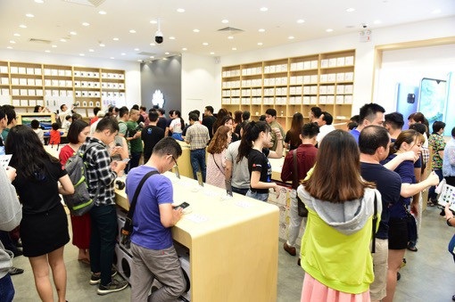 Hơn 2000 điện thoại Huawei Mate 20 Series “hết veo” trong ngày mở bán - 3 Hơn 2000 điện thoại Huawei Mate 20 Series “hết veo” trong ngày mở bán - 3